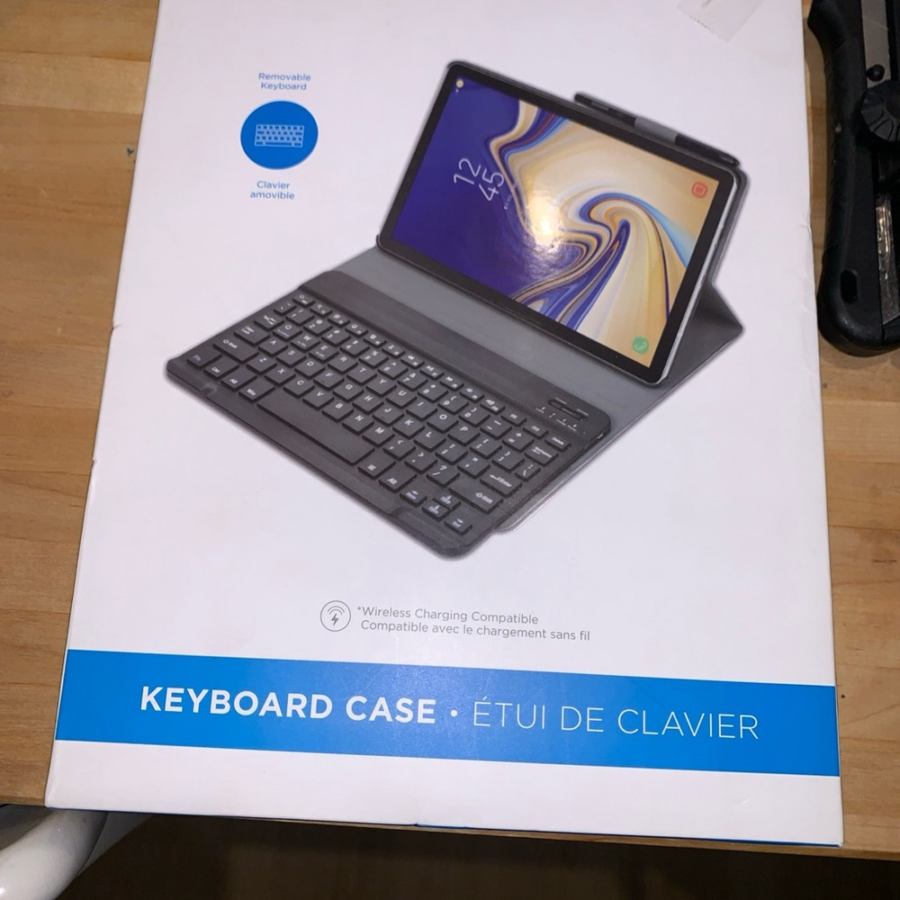 Element Black Tablet Keyboard for Enhanced Productivity Magnetically attaches